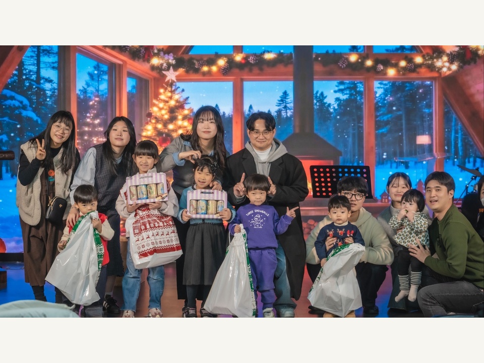 함께 모인 라이즈처치 공동체